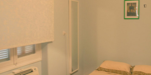 Cosy double bedroom near the University of Economics and Business