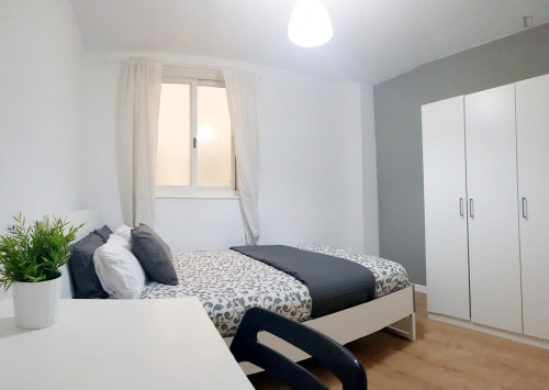 Double bedroom near Real Academia de Belas-Artes de São Fernando - Gallery - 25