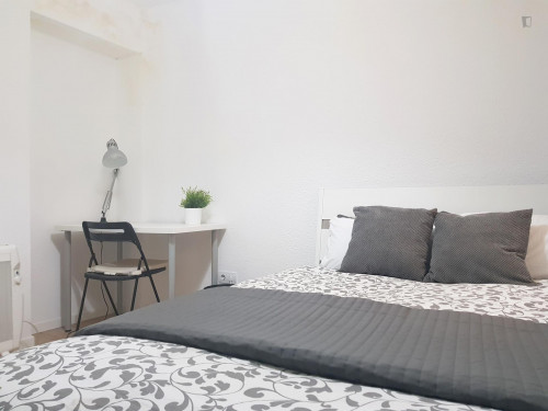 Double bedroom near Real Academia de Belas-Artes de São Fernando - Gallery - 23