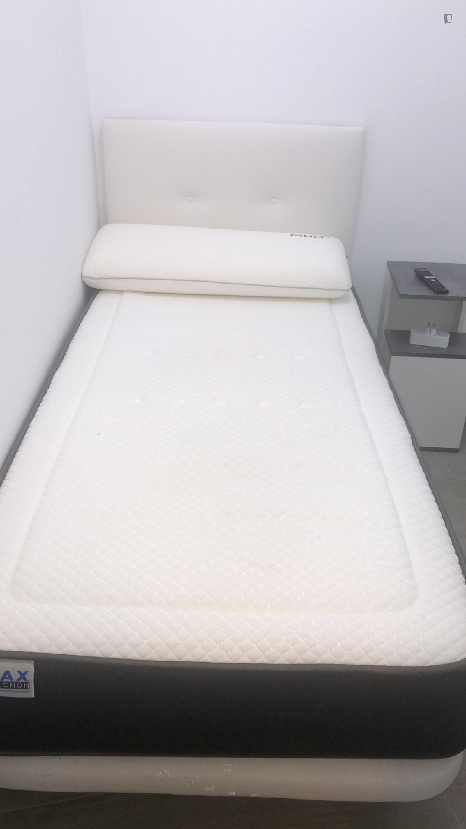 Comfy Single Bedroom With No Window Next To Ciutat De Les Arts I Les Ciències - Comfy single bedroom with no window next to Ciutat de les arts i les ciències - Gallery - 1