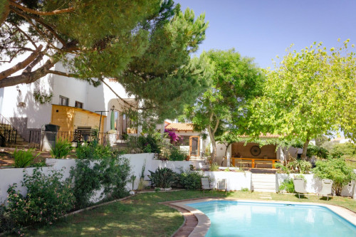 Stunning Eco-Friendly Coliving House by Ribeira d'Ilhas Surf Spot