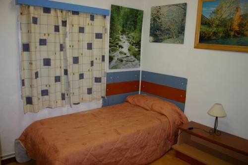 Single bedroom in a 5 bedroom apartment (2B)
