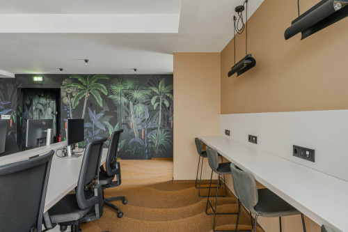 Elegant Stylish Complex w/ Terrace + Workareas