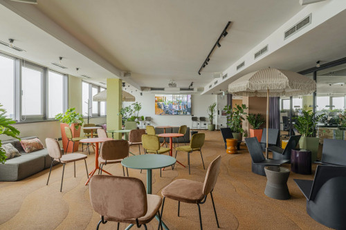 Elegant Stylish Complex w/ Terrace + Workareas