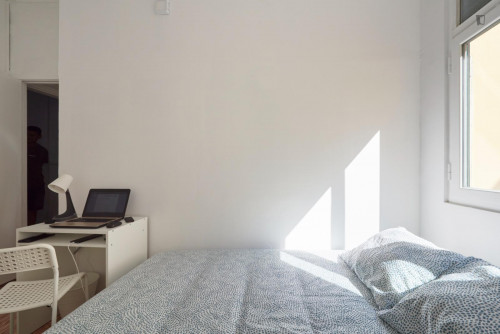 Cool double bedroom close to Marquês de Pombal metro station