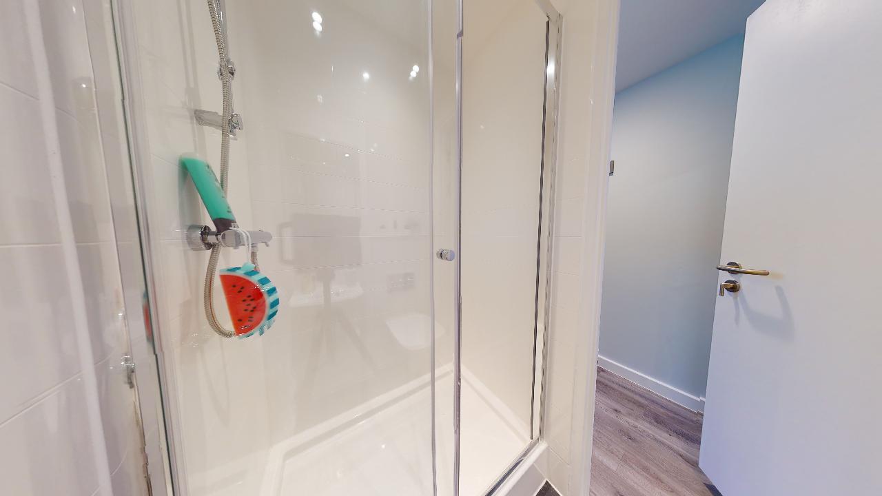 Silver En-Suite - iQ Nelson Court - Gallery - 2