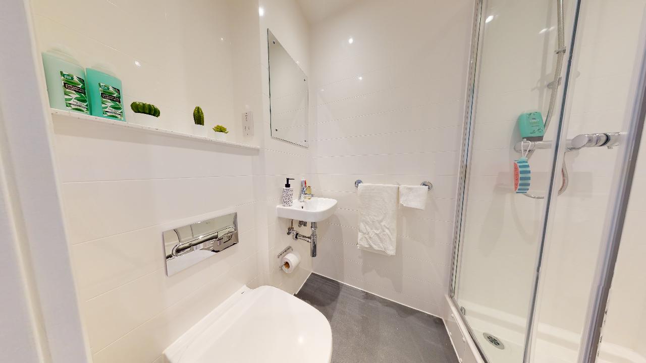 Silver En-Suite - iQ Nelson Court - Gallery - 6