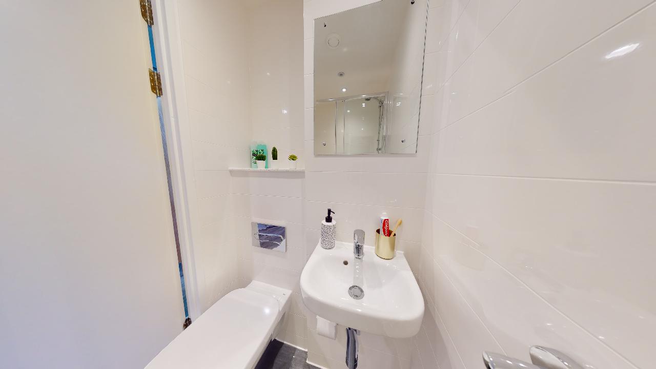 Silver En-Suite - iQ Nelson Court - Gallery - 5