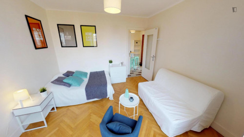 Ample double bedroom near the Garibaldi metro