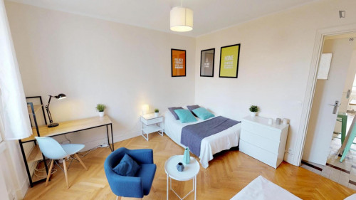 Ample double bedroom near the Garibaldi metro