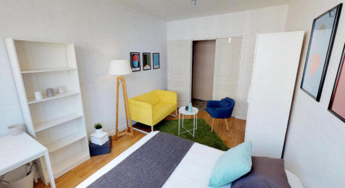 Snug double bedroom in a 3-Bedroom apartment close to Université Jean Moulin Lyon 3