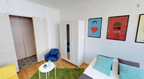 Snug double bedroom in a 3-Bedroom apartment close to Université Jean Moulin Lyon 3