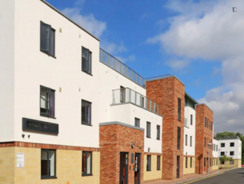 Neat double ensuite bedroom in a residence not far from Canterbury Christ Church University