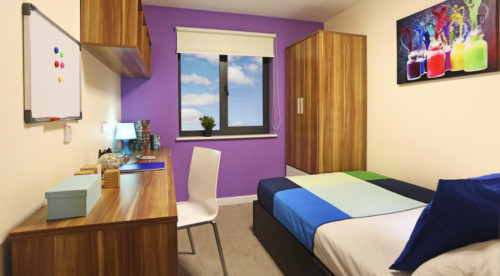 Neat double ensuite bedroom in a residence not far from Canterbury Christ Church University