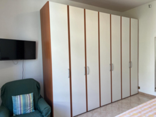 Double bedroom in 3-bedroom apartment