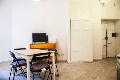 Bed in cosy twin bedroom near San Giovanni metro station