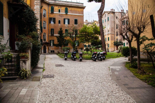 Bed in cosy twin bedroom near San Giovanni metro station