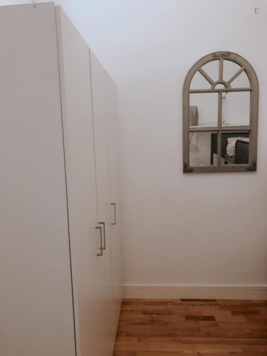 Stylish 4 Bedroom Apartment with Central Heating and Wi-Fi in Vila de Gràcia - Gallery - 12