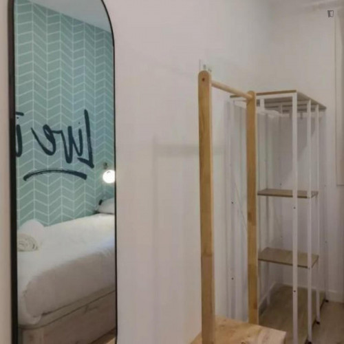 Single Bedroom in 6-bedroom apartment