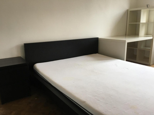 Great double bedroom close to Casa da Música metro station