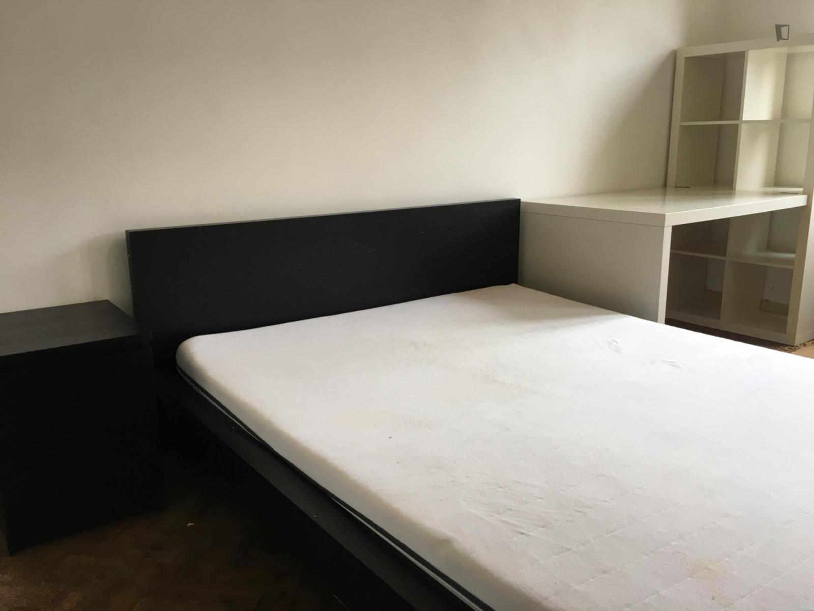  Great Double Bedroom Close To Casa Da Música Metro Station  -  Great double bedroom close to Casa da Música metro station  - Gallery -  1