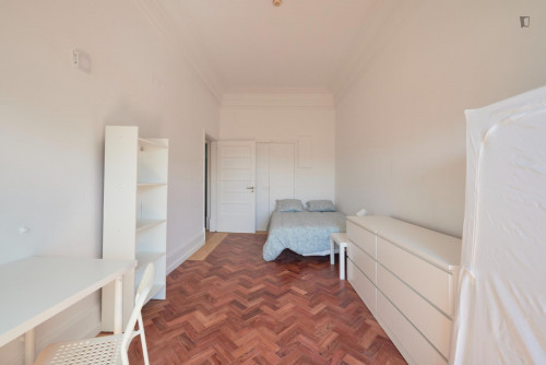 Lovely double bedroom with balcony near the Miradouro Parque Eduardo VII