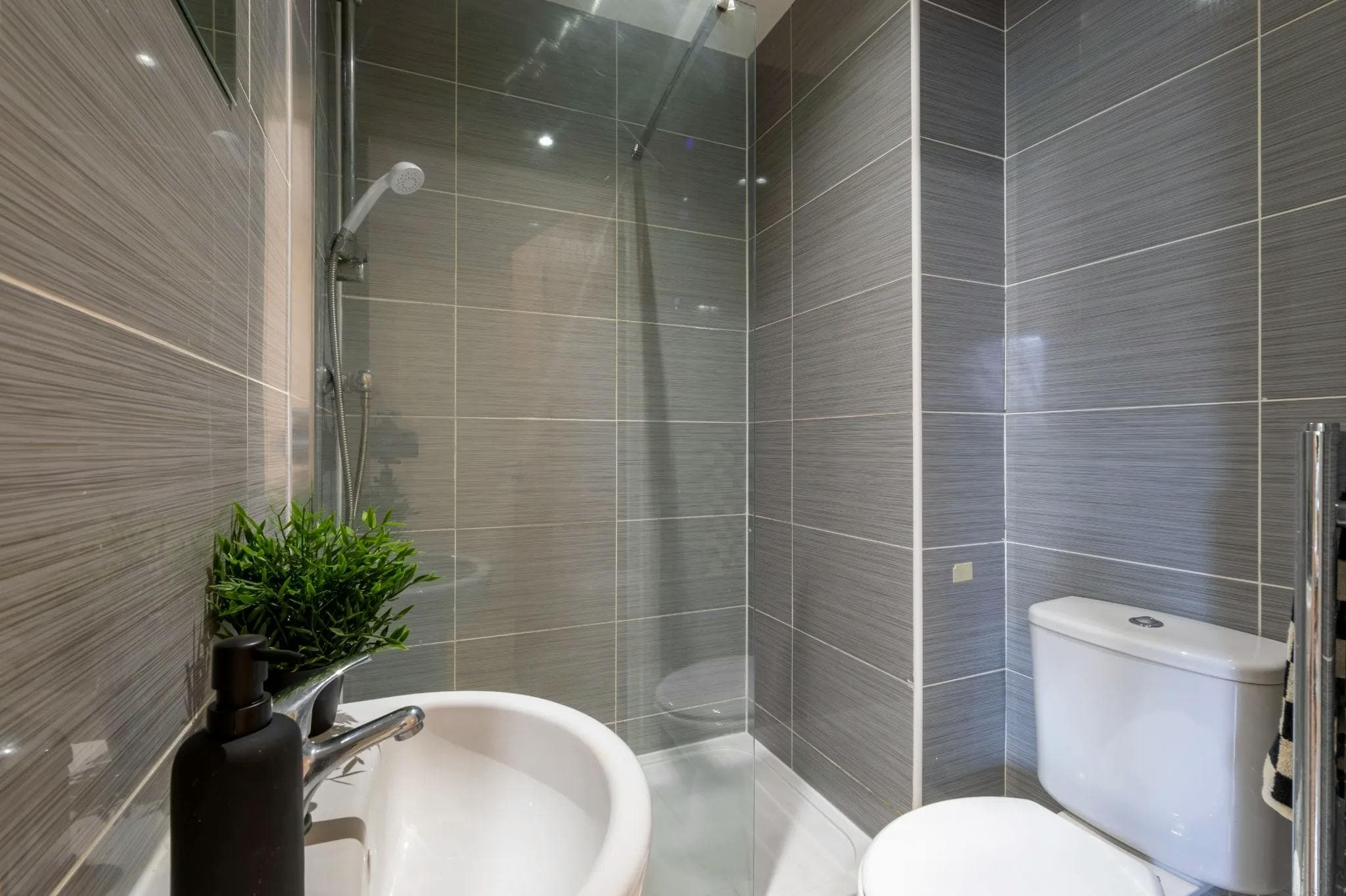  Silver En-Suite  -  Castle Gate Haus  - Gallery -  2