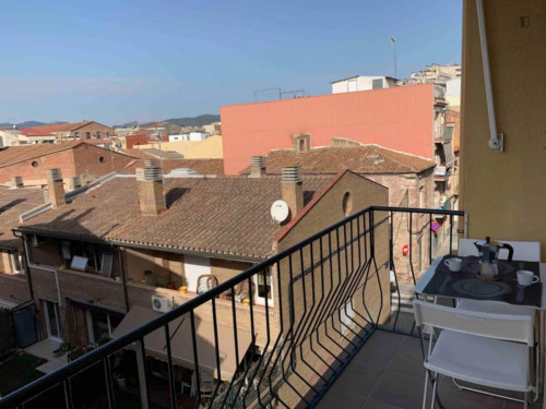 Appealing 3-Bedroom apartment with balcony in Terrassa