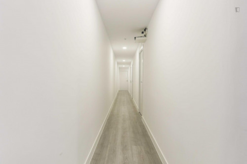 Double bedroom in a large flat, near the Delicias train station