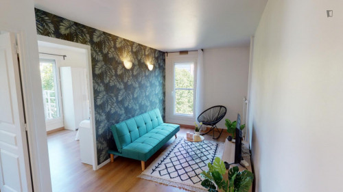 Stylish double bedroom in a 4-Bedroom apartment, near André Malraux Park  - Gallery -  5