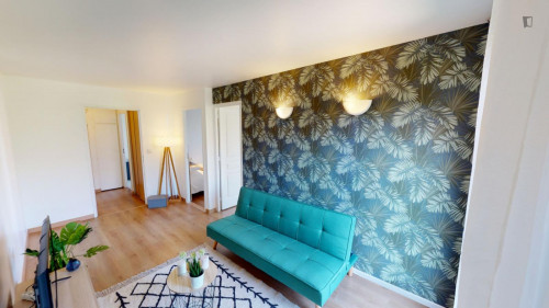 Stylish double bedroom in a 4-Bedroom apartment, near André Malraux Park - Gallery - 6