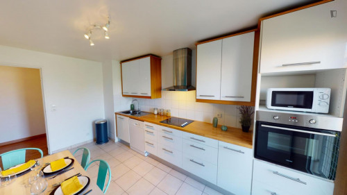 Stylish double bedroom in a 4-Bedroom apartment, near André Malraux Park - Gallery - 8