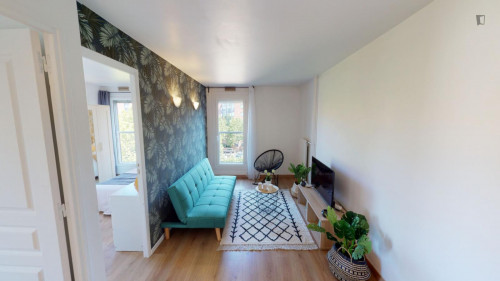 Stylish double bedroom in a 4-Bedroom apartment, near André Malraux Park - Gallery - 7