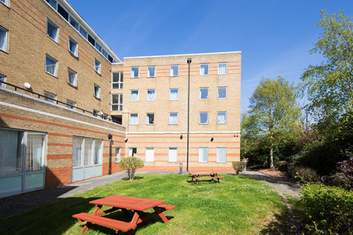 Ewen Henderson Court  - Gallery -  3