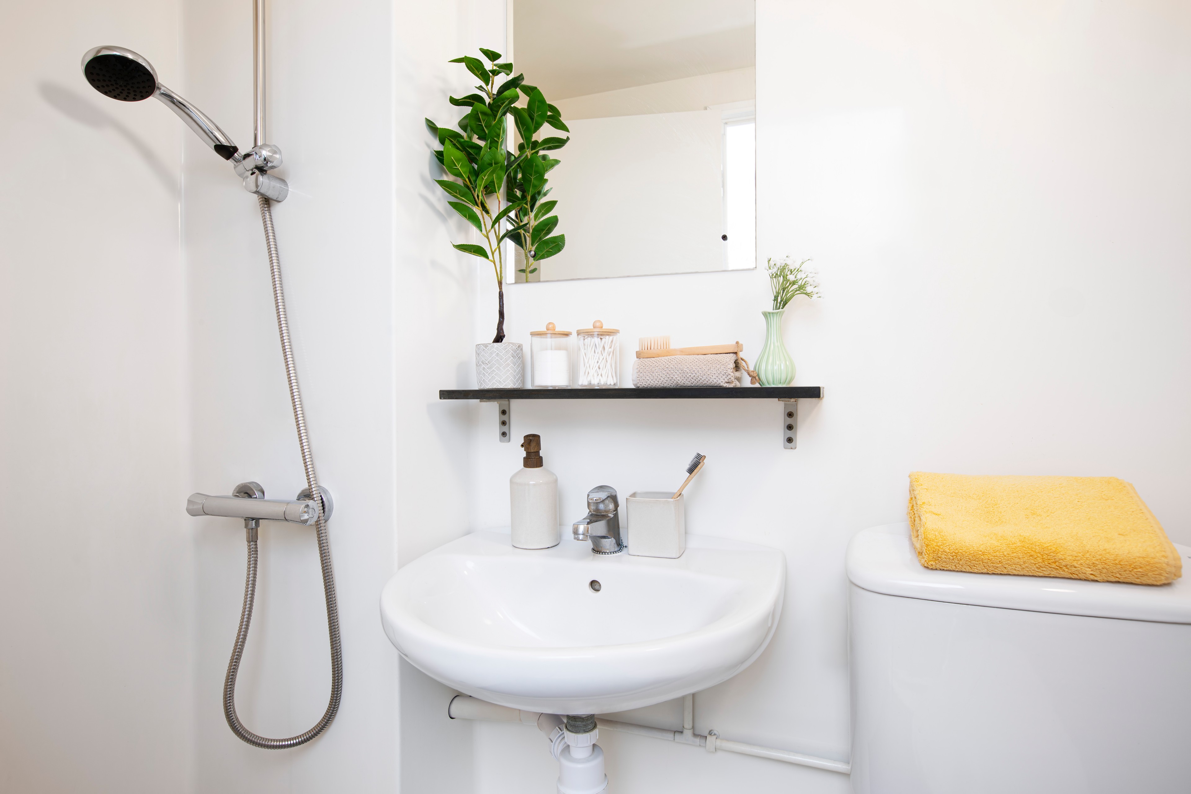  Large Standard Single En-Suite  -  Ewen Henderson Court  - Gallery -  3