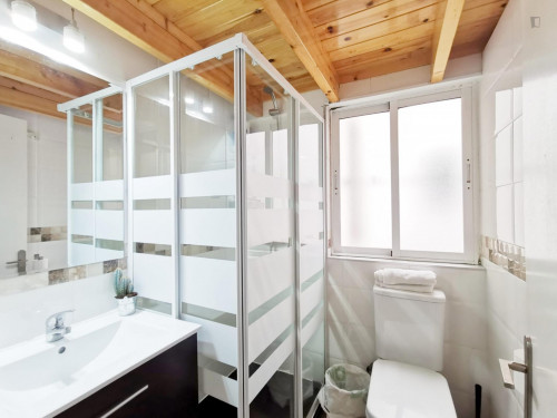 Double bedroom in a 3-bedroom apartment, in La Latina - Gallery - 6