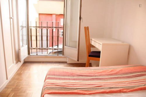 Double bedroom in a 3-bedroom apartment, in La Latina - Gallery - 14