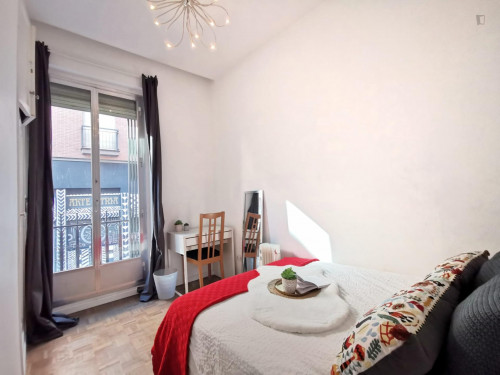 Double bedroom in a 3-bedroom apartment, in La Latina - Gallery - 13
