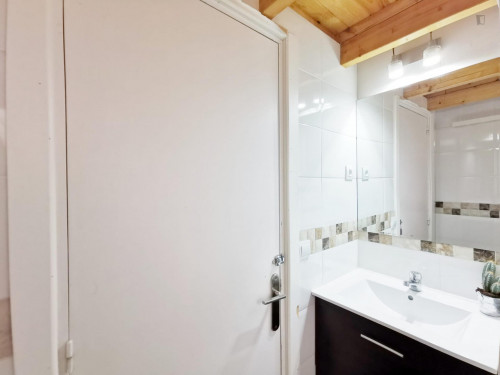 Double bedroom in a 3-bedroom apartment, in La Latina - Gallery - 5
