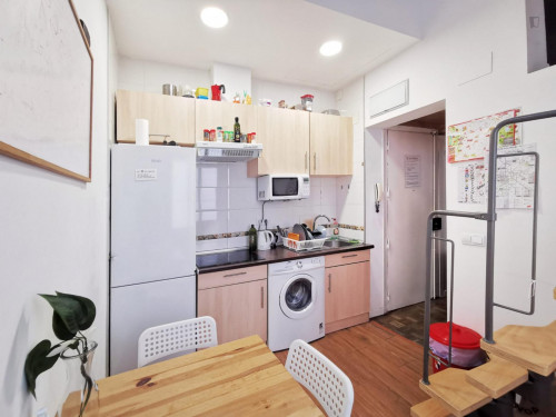 Double bedroom in a 3-bedroom apartment, in La Latina - Gallery - 3