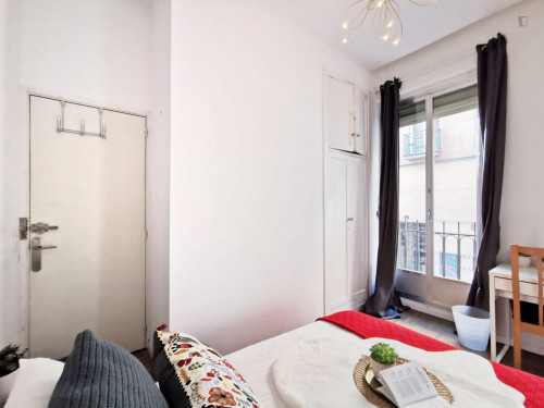 Double bedroom in a 3-bedroom apartment, in La Latina - Gallery - 11