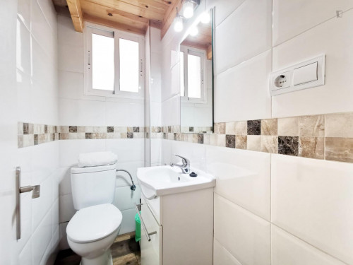 Double bedroom in a 3-bedroom apartment, in La Latina - Gallery - 7