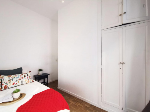 Double bedroom in a 3-bedroom apartment, in La Latina - Gallery - 10