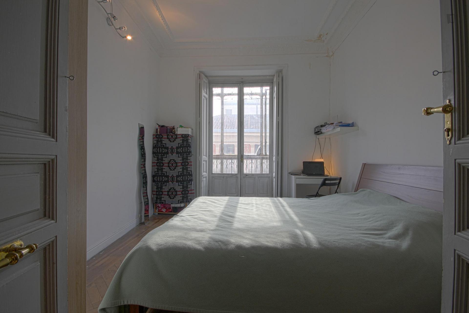 Double bedroom in cool apartment in the nice Opera neighbourhood