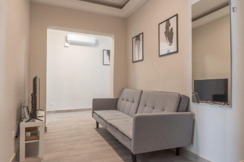 Single Bedroom. Newly renovated flat. Erasmus students