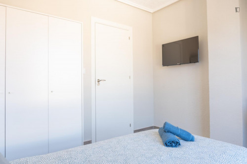 Single Bedroom. Newly renovated flat. Erasmus students