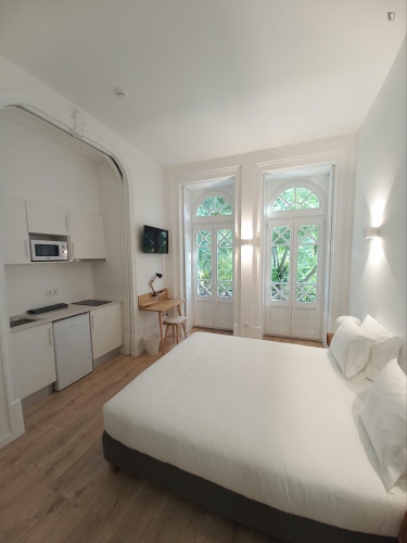 Excellent studio with a balcony, near Jardim da Sereia - LAA Studio 21