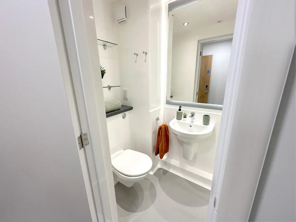  Classic En-Suite  -  Enso - Colchester  - Gallery -  5