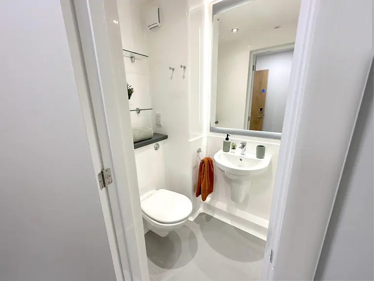  Deluxe En-Suite  -  Enso - Colchester  - Gallery -  6