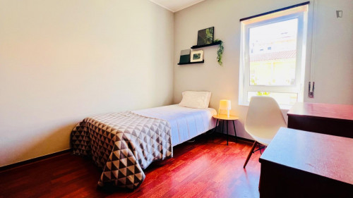 Neat single bedroom in Olivais